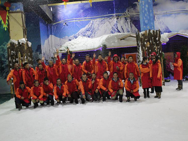 團(tuán)建滑雪現(xiàn)場